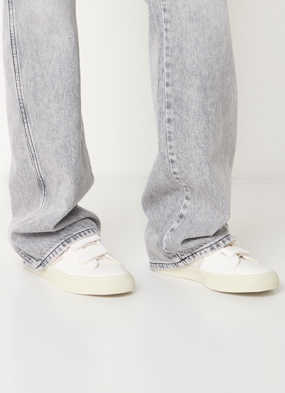 Veja Recife sneaker van leer met suède details  - voorkant 2 wit