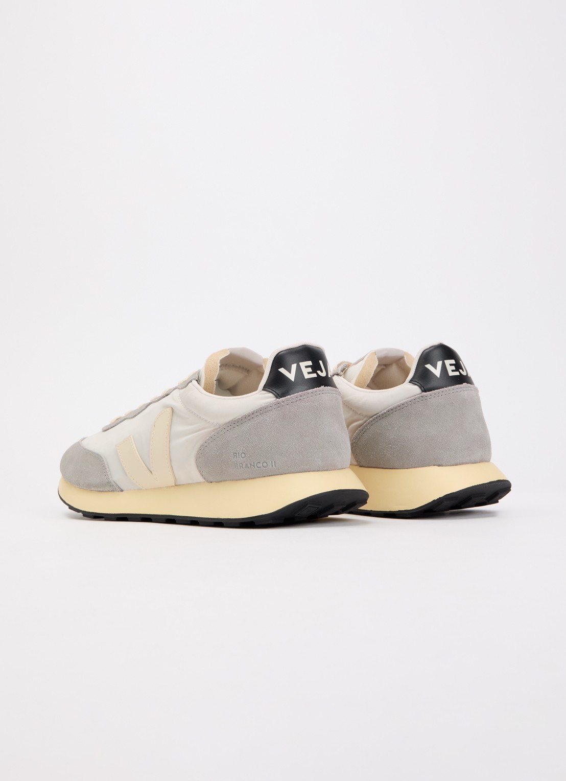 Veja Rio Branco II sneaker van mesh met suède details - achterkant 4 lichtgrijs