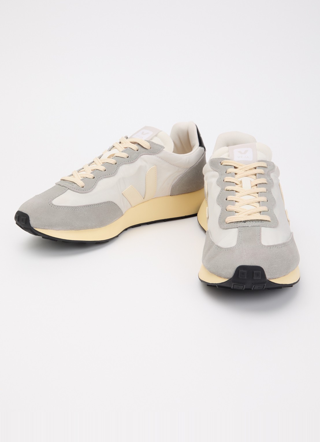 Veja Rio Branco II sneaker van mesh met suède details - detail lichtgrijs