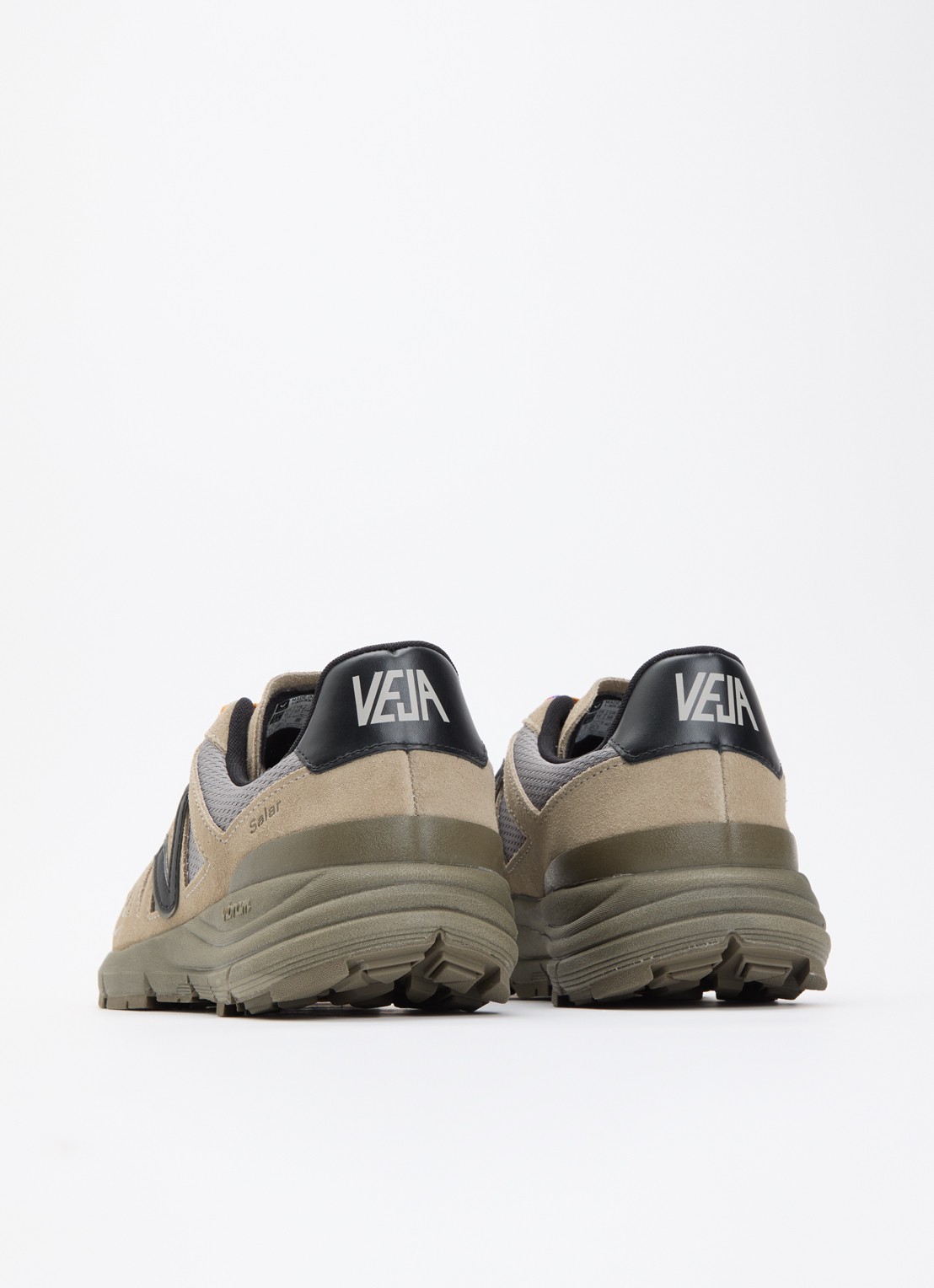 Veja Salar Alveomesh sneaker met suède details - achterkant 2 khaki