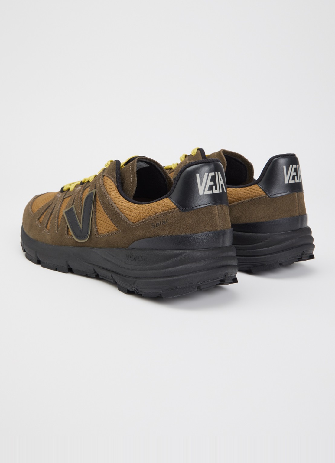 Veja Salar Alveomesh sneaker met suède details - achterkant 5 zwart