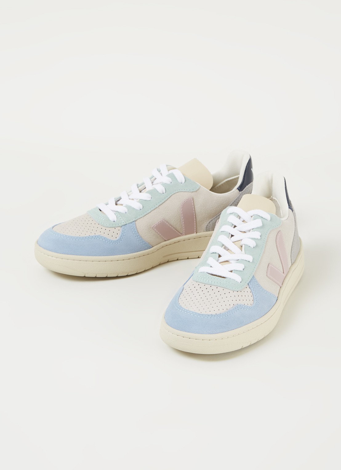 Veja V-10 sneaker met suède details - detail lichtblauw