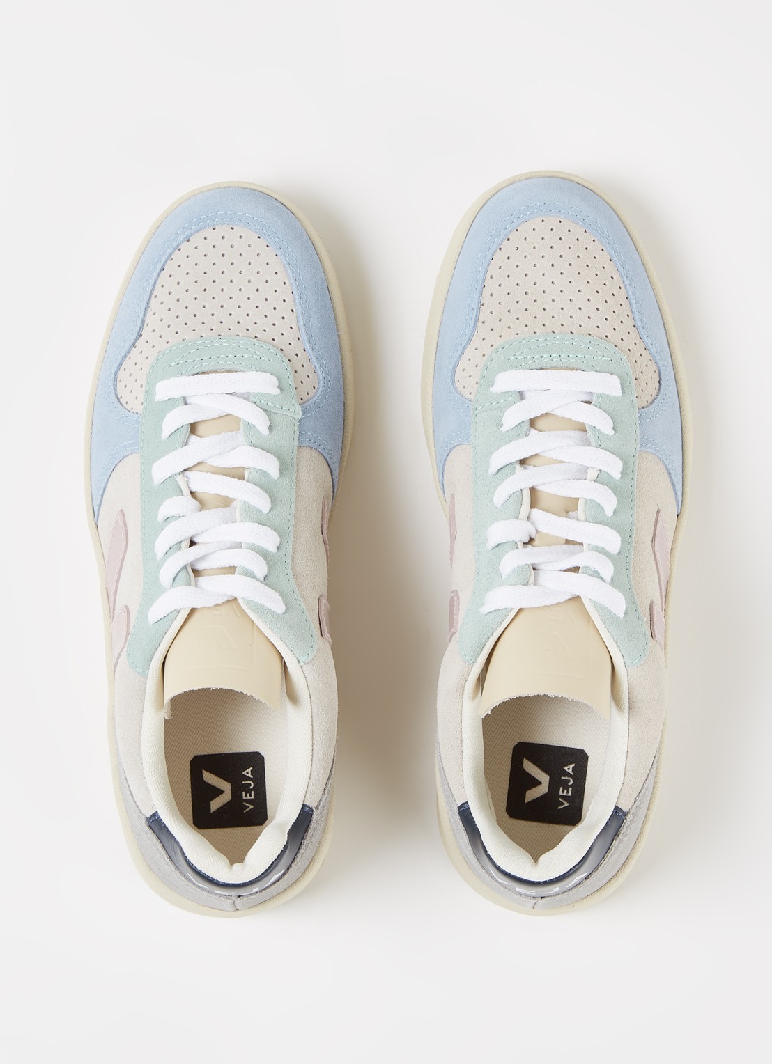 Veja V-10 sneaker met suède details - detail 3 lichtblauw
