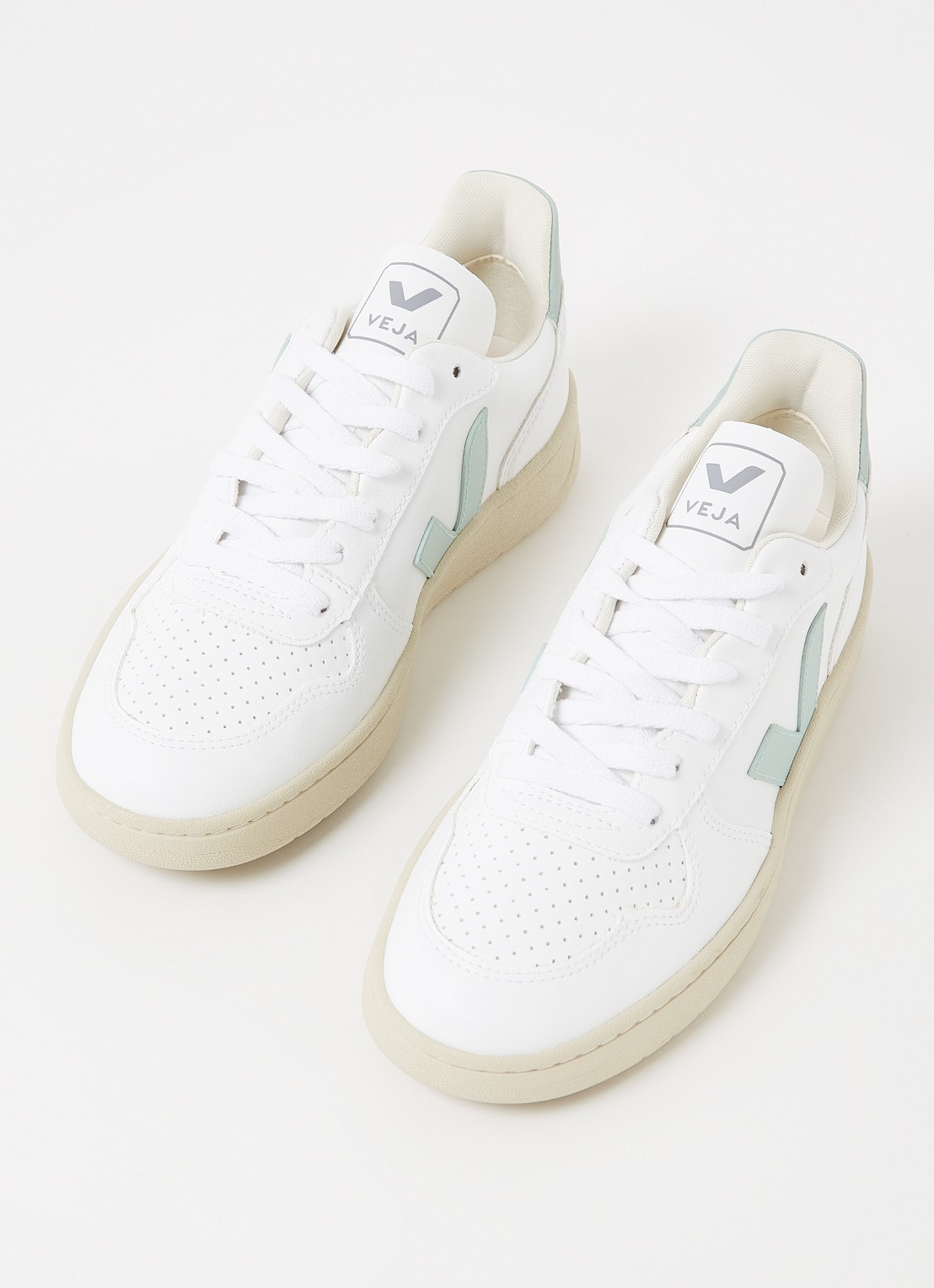Veja V-10 sneaker met suède details - detail 2 lindegroen