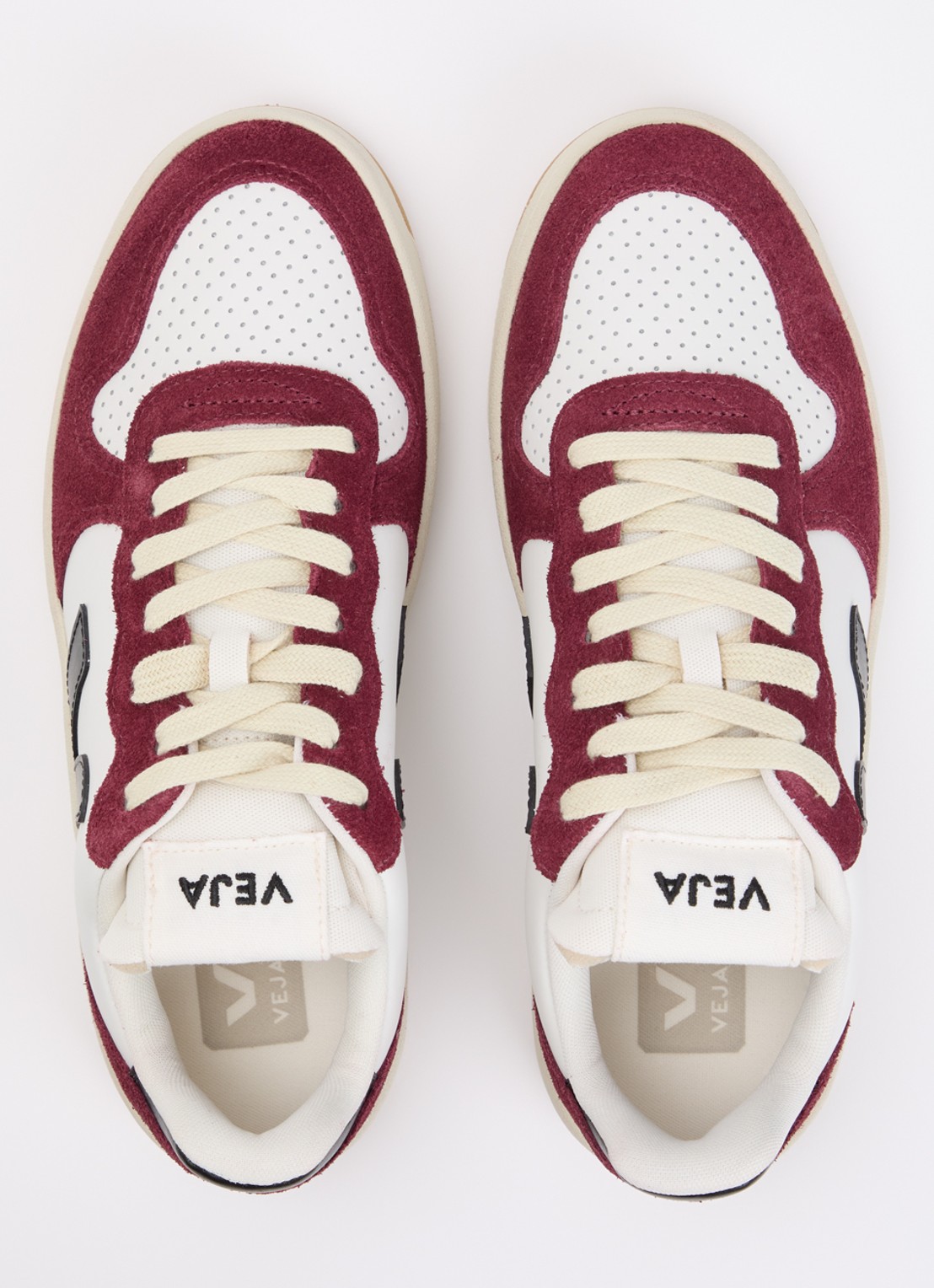 Veja V-10 sneaker van leer met suède details - detail 3 bordeauxrood
