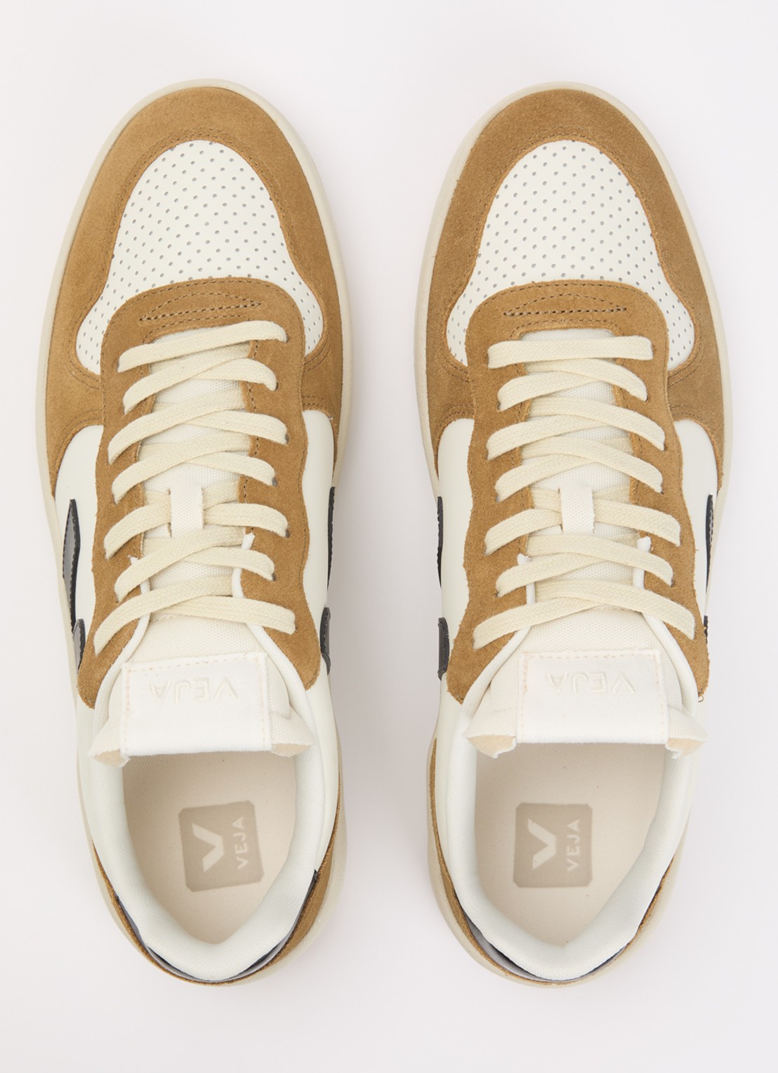 Veja V-10 sneaker van leer met suède details - detail 2 donkerbeige