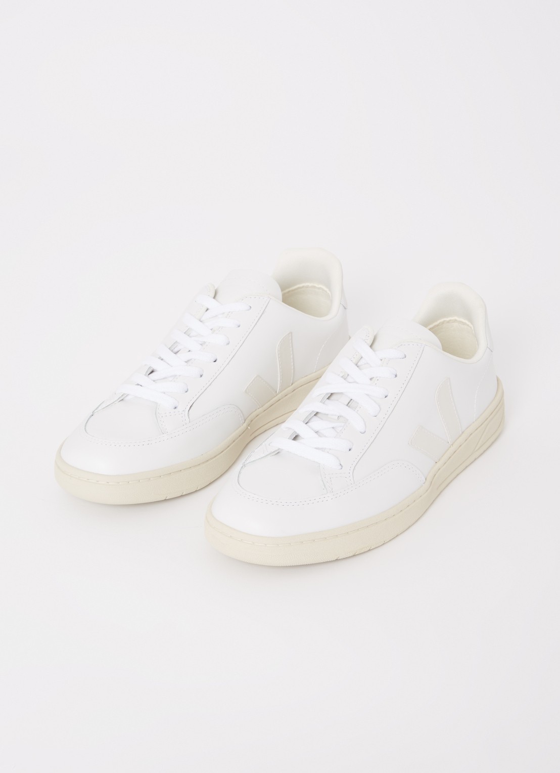 Veja V-12 sneaker van leer met suède details - detail 3 ivoor
