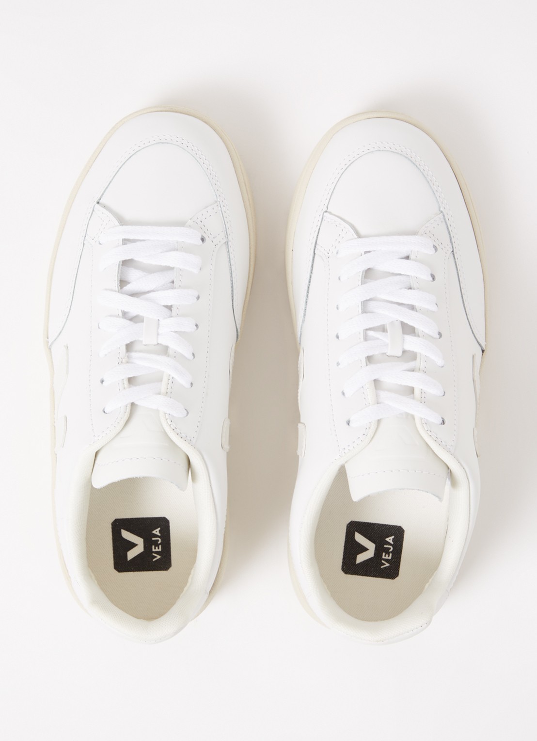 Veja V-12 sneaker van leer met suède details - detail 5 ivoor