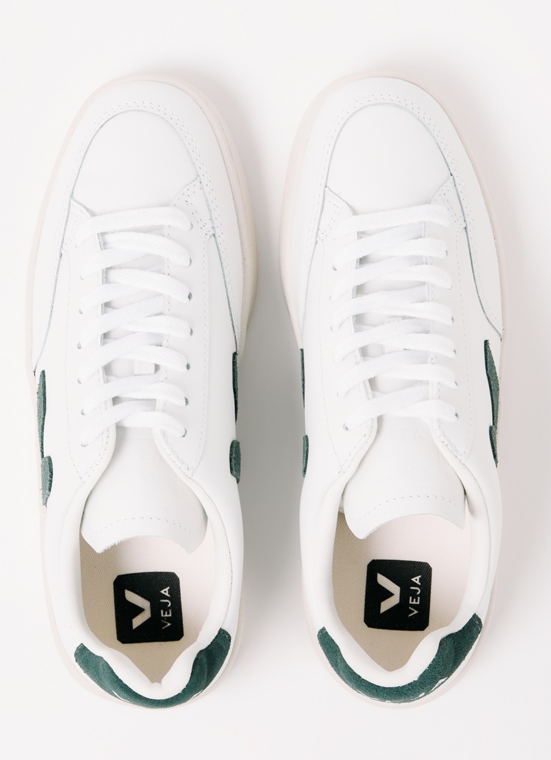 Veja V-12 sneaker van leer met suède details - detail 3 groen