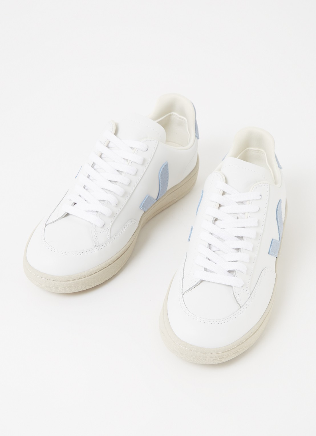 Veja V-12 sneaker van leer met suède details - detail 2 lichtblauw