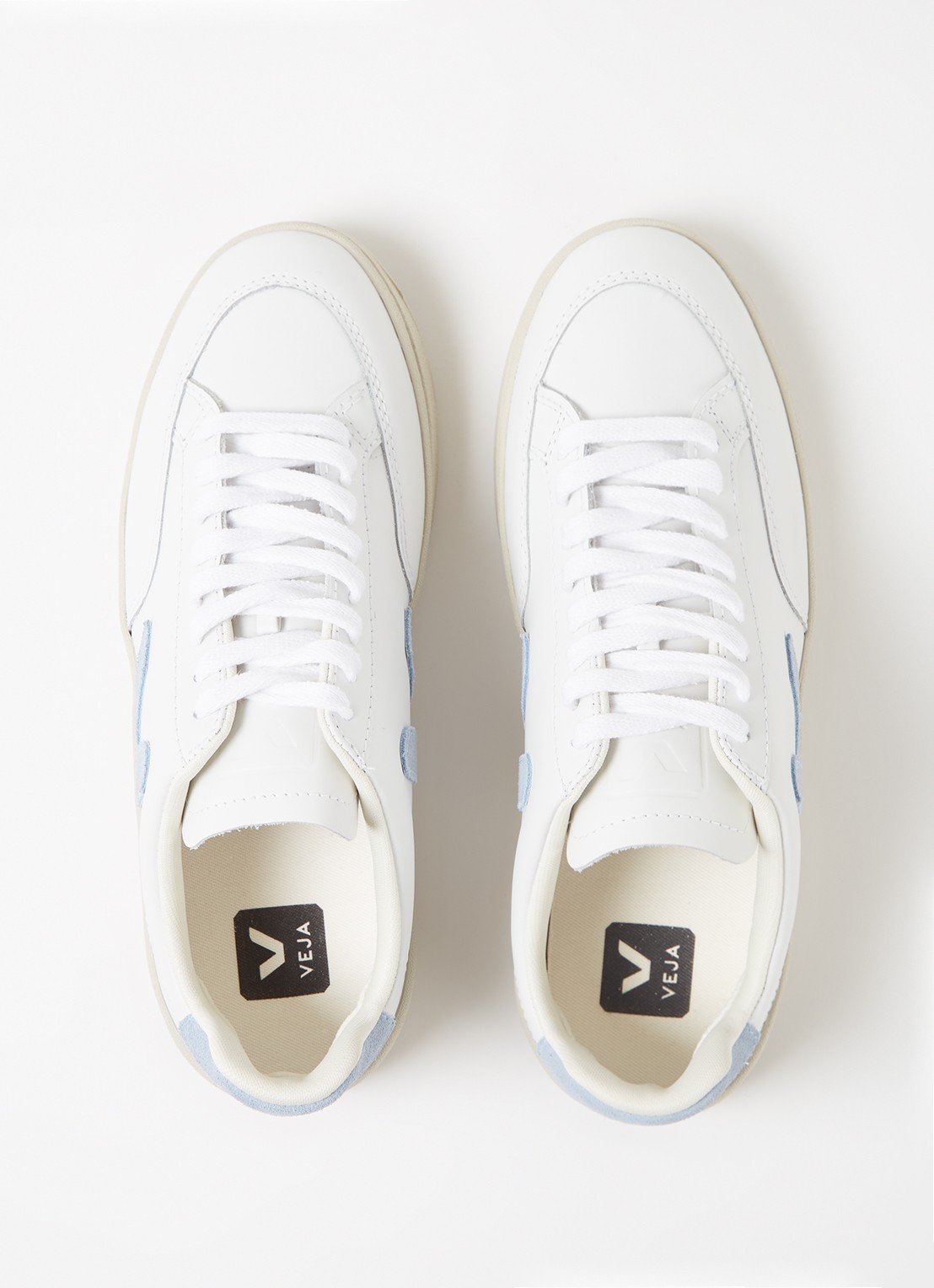 Veja V-12 sneaker van leer met suède details - detail 4 lichtblauw
