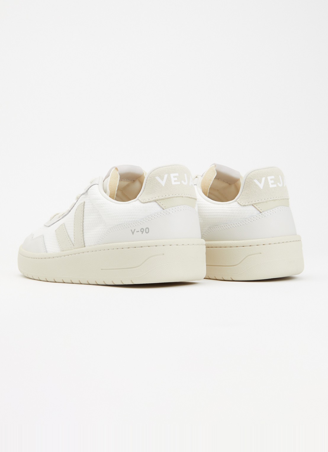 Veja V-90 sneaker met leren details - achterkant wit