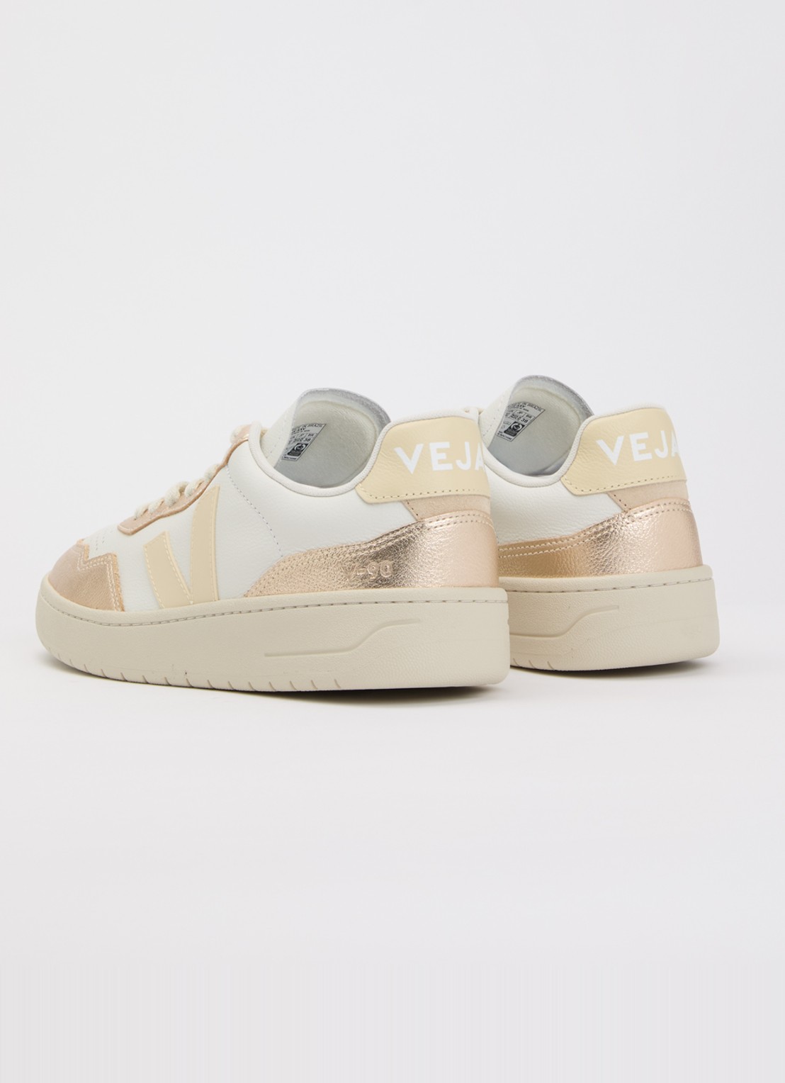 Veja V-90 sneaker van leer met metallic finish - achterkant 2 goud