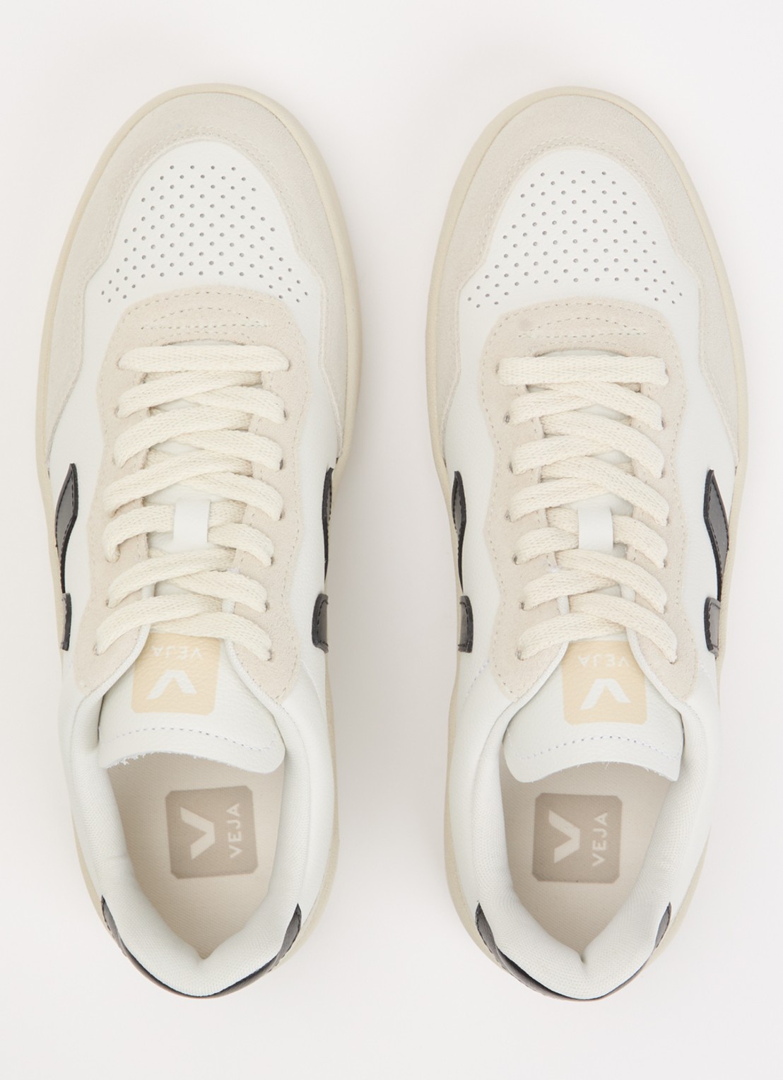Veja V-90 sneaker van leer met suède details - detail 2 wit