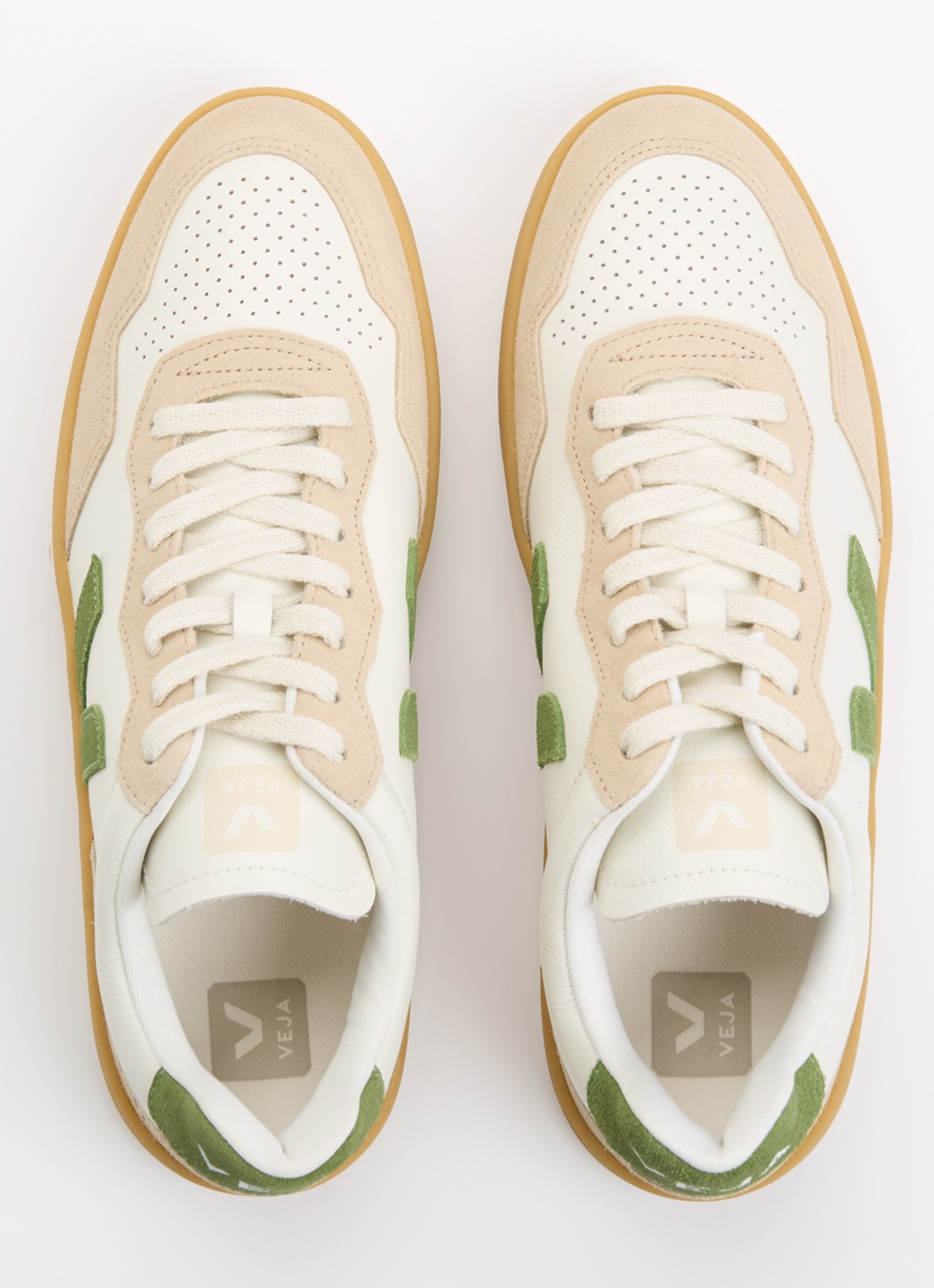 Veja V-90 sneaker van leer met suède details - detail 5 gebroken wit