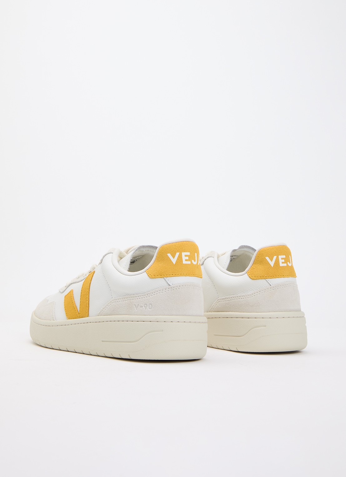 Veja V-90 sneaker van leer met suède details - achterkant 4 wit