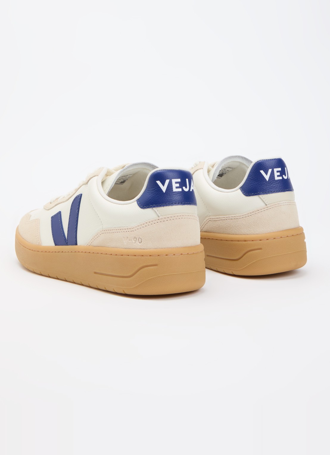 Veja V-90 sneaker van leer met suède details - achterkant 5 gebroken wit