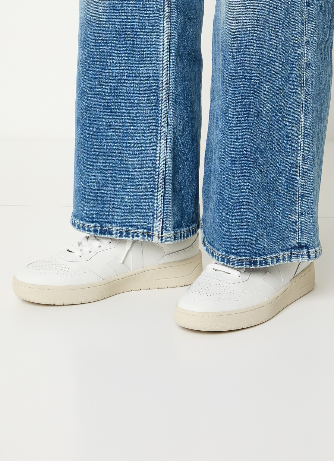 Veja V-90 sneaker van leer - voorkant 3 wit