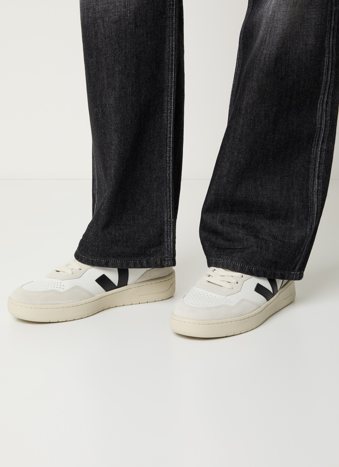Veja V-90 sneaker van leer - voorkant 5 wit