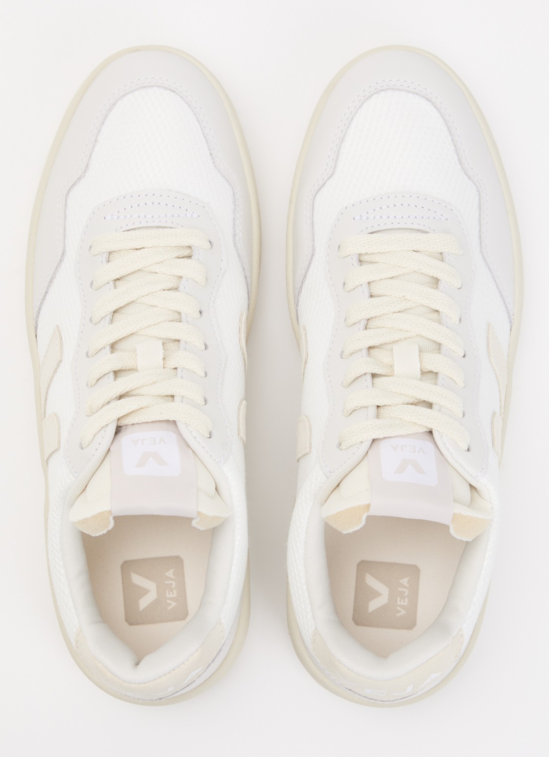 Veja V-90 sneaker van mesh met details van leer en suède - detail 3 gebroken wit