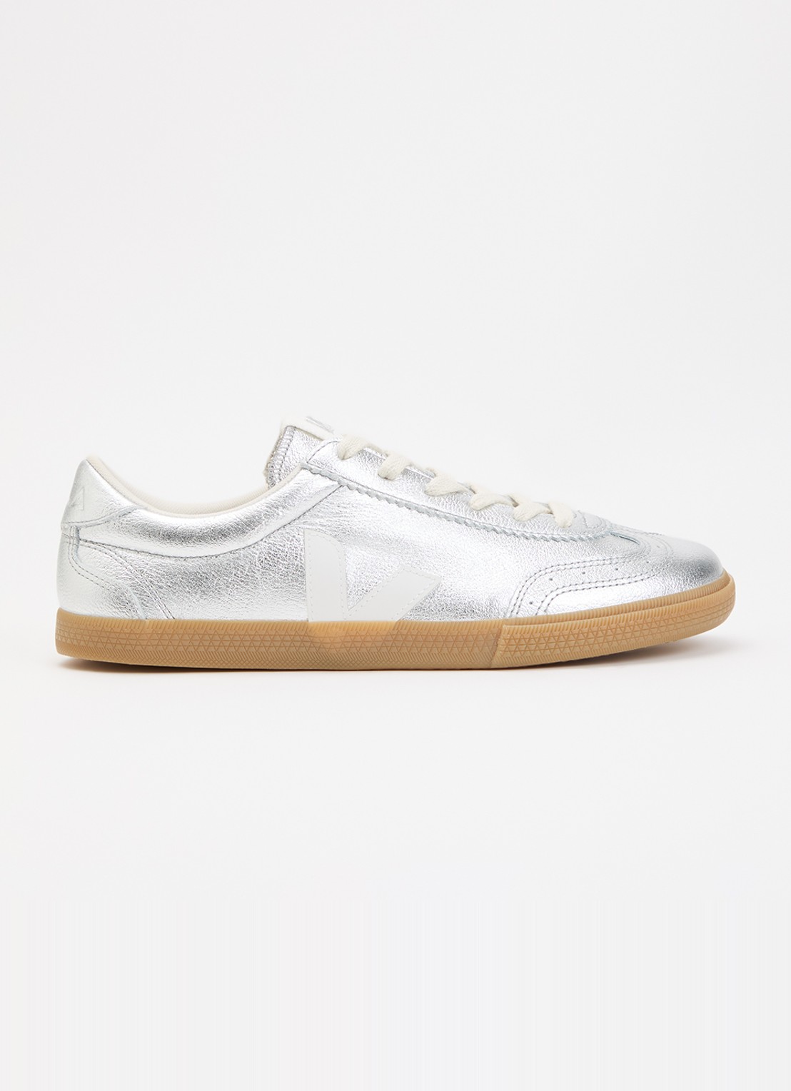 Veja Volley sneaker van leer met metallic finish - voorkant zilver