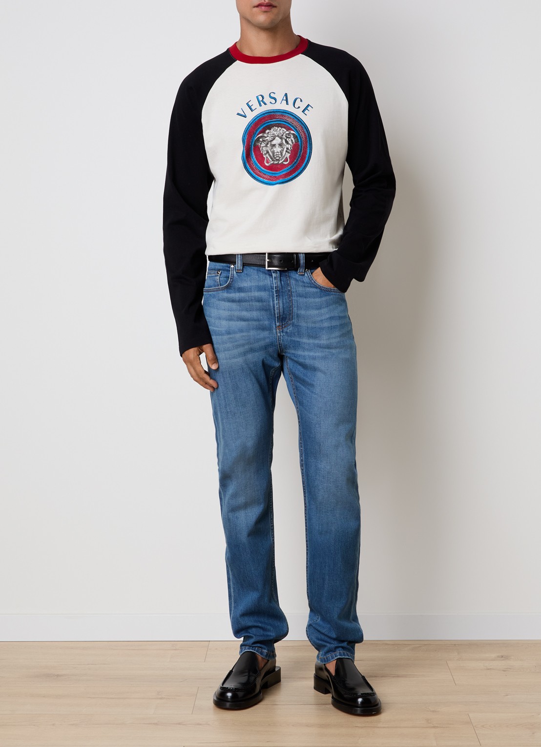 Versace Medusa Moneta longsleeve met logoprint - voorkant 3 gebroken wit