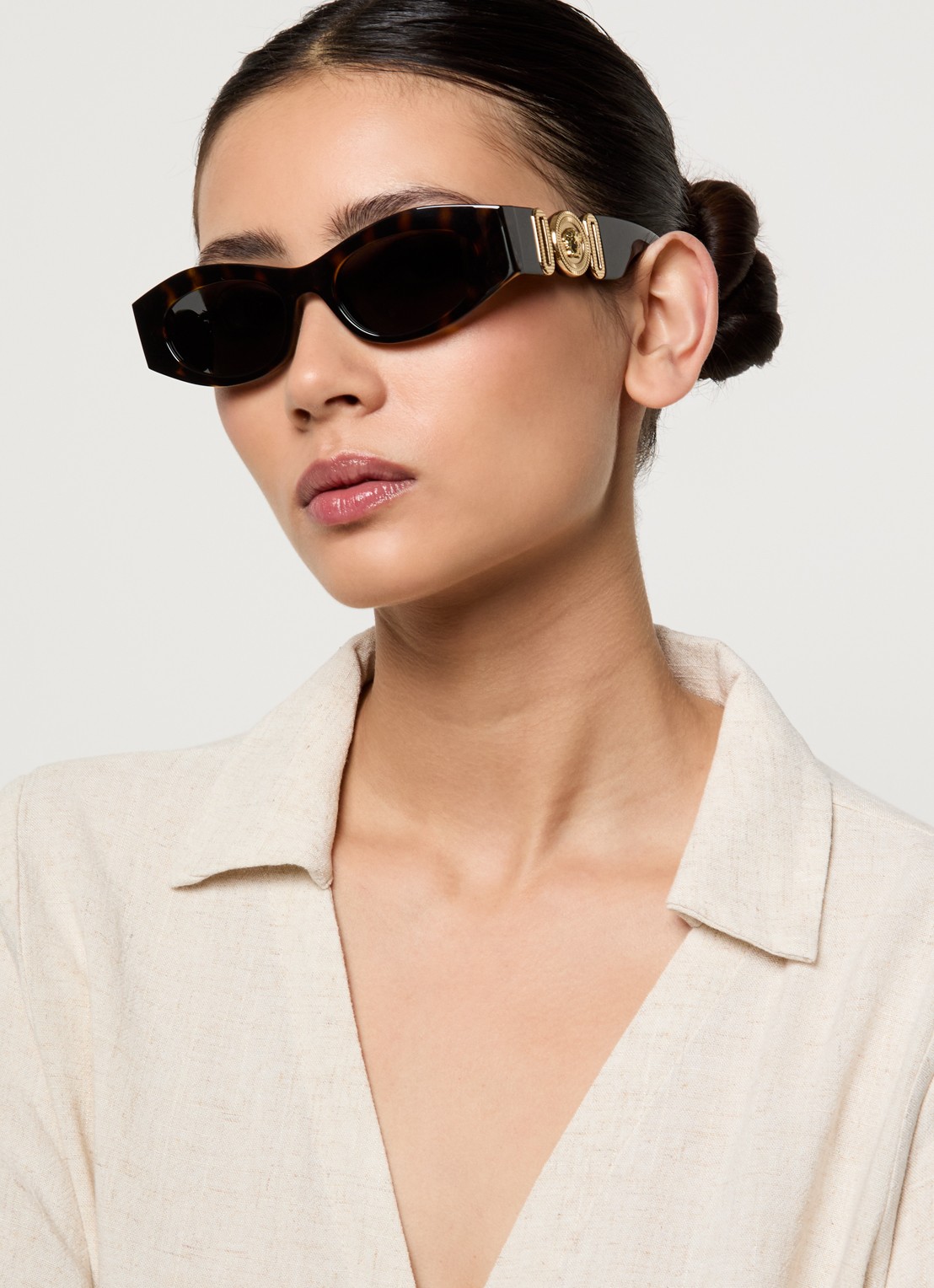 Versace Retro zonnebril VE4480U - voorkant 2 donkerbruin