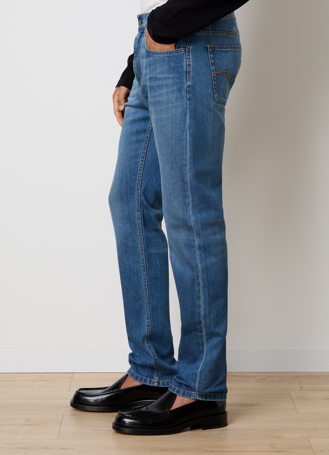 Versace Straight leg jeans met lichte wassing - detail 4 indigo