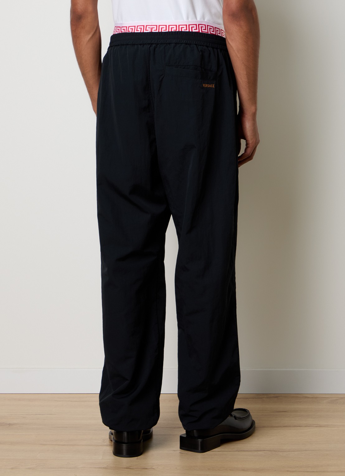 Versace Wide fit trackpants met steekzakken en logo - achterkant 6 zwart