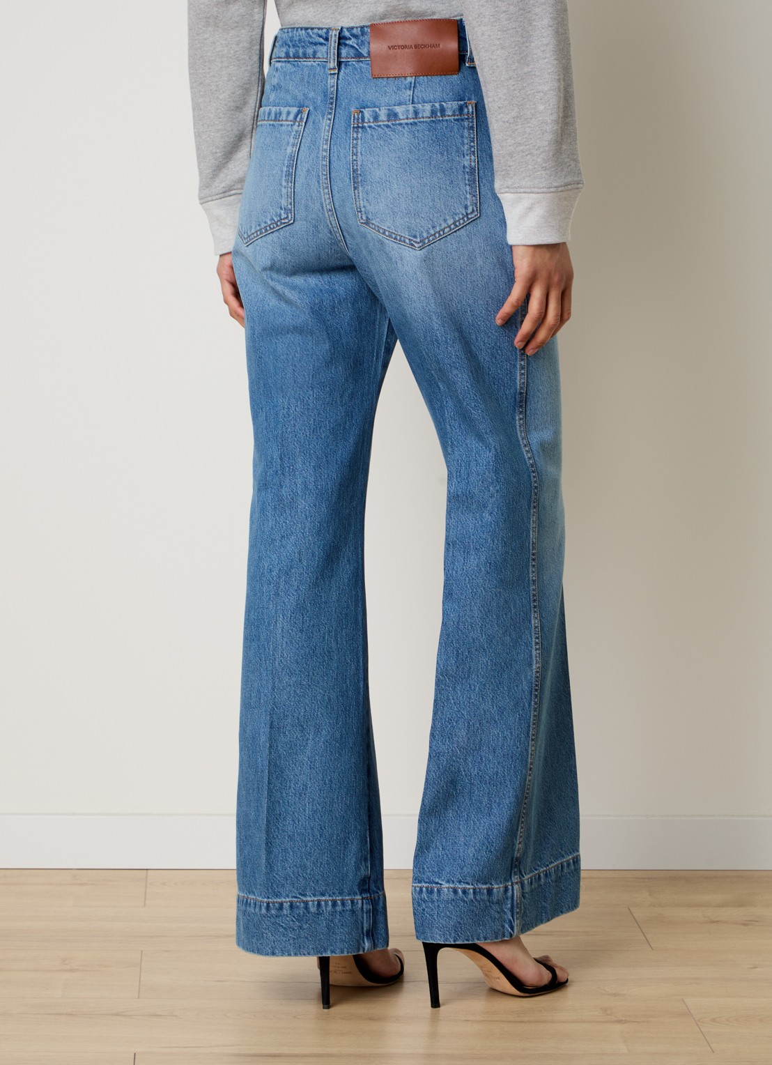 Victoria Beckham Alina 32 Inch high waist flared leg jeans met persplooi - achterkant 5 jeans