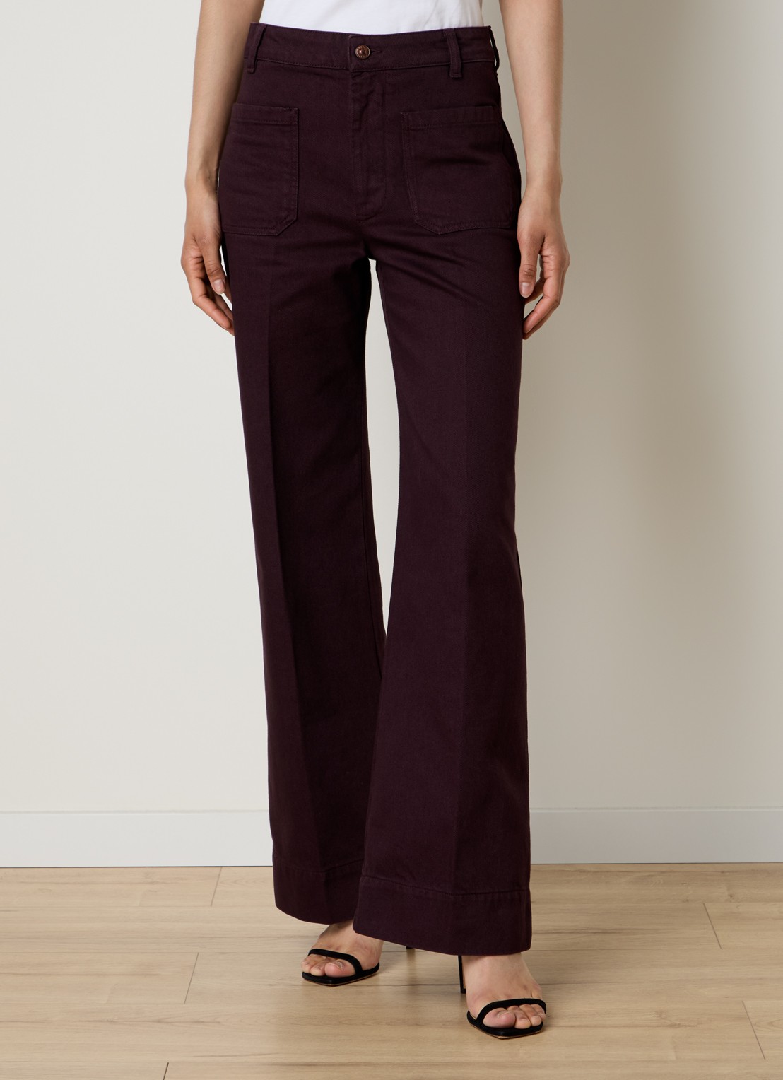 Victoria Beckham Alina 32 Inch high waist flared leg jeans met persplooi - detail aubergine