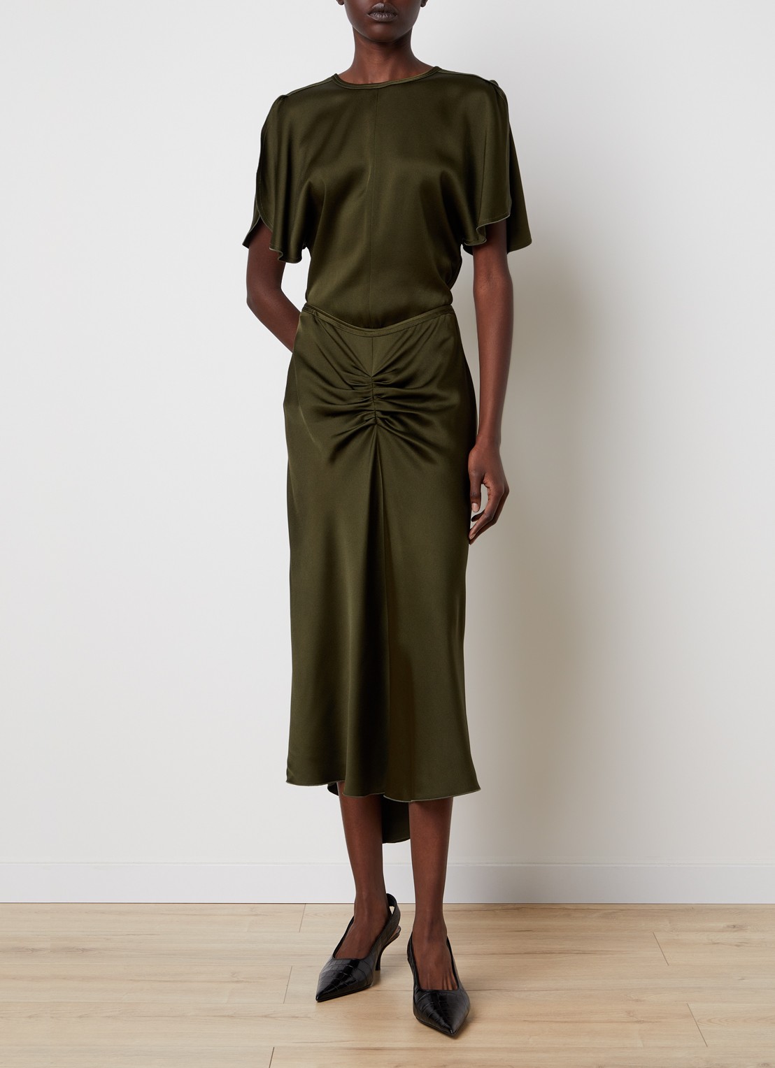 Victoria Beckham Bela midi rok van satijn met ruches - voorkant 2 mosgroen