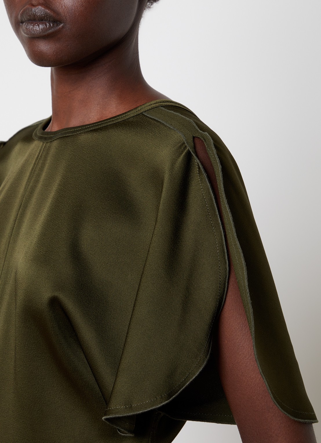 Victoria Beckham Bela top van satijn - detail 2 mosgroen