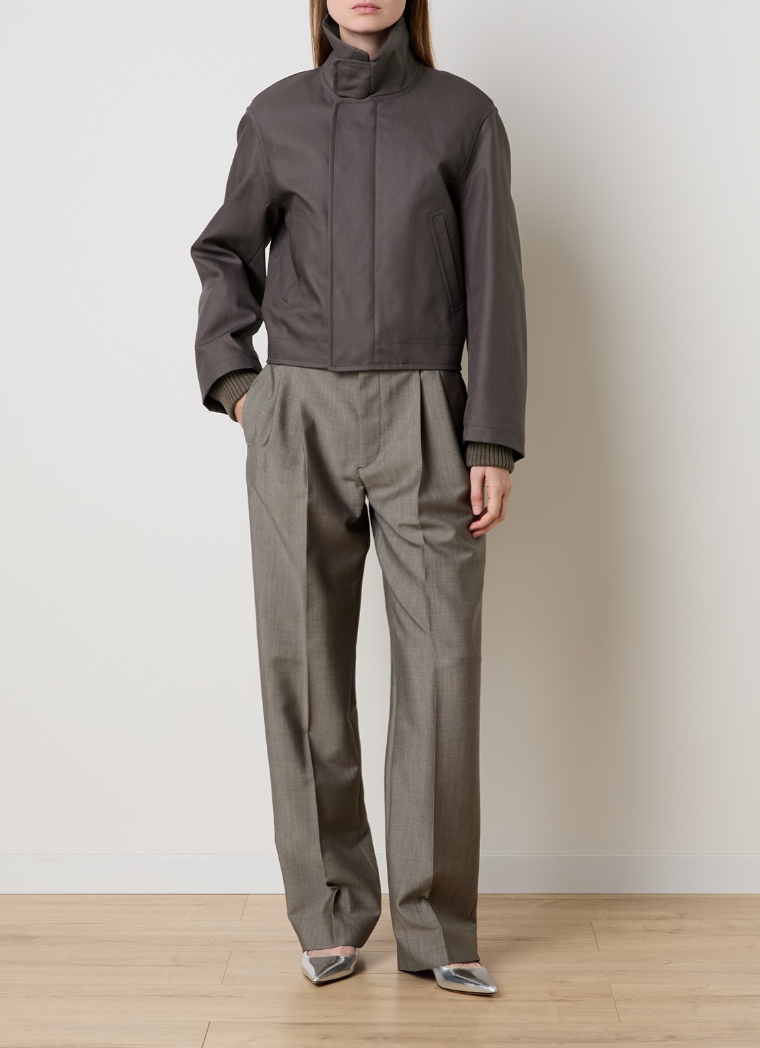 Victoria Beckham Bomberjack met steekzakken - voorkant 6 taupe