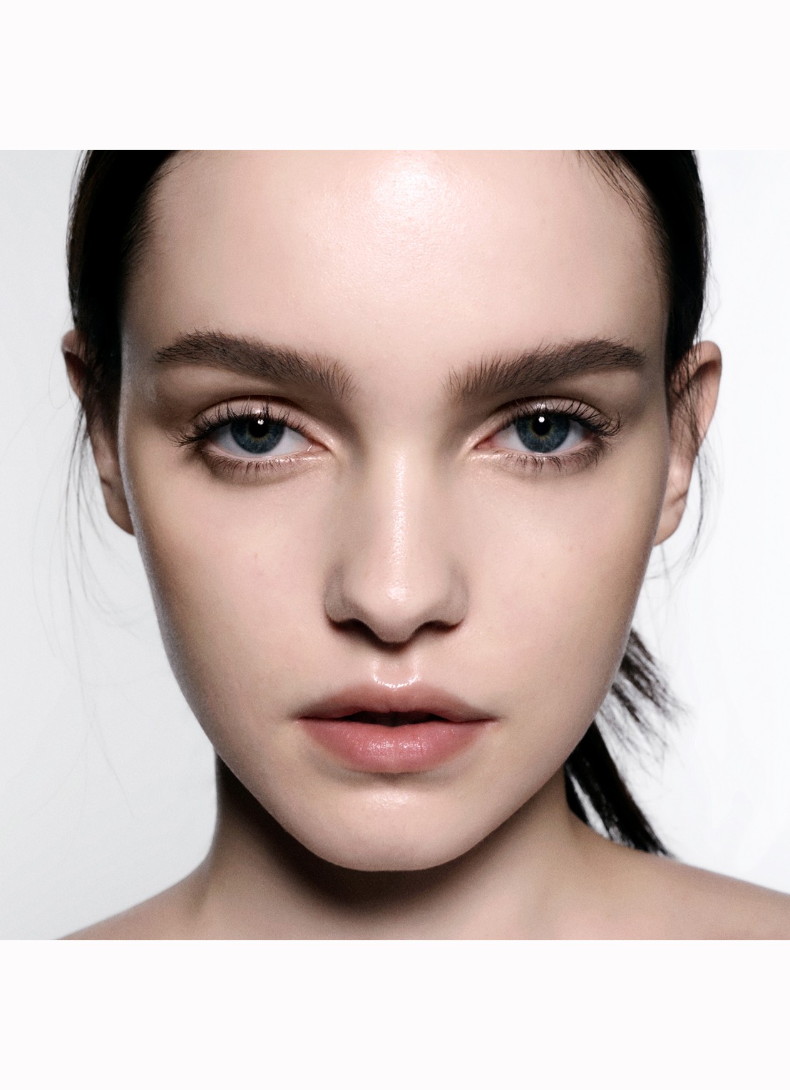 Victoria Beckham FeatherFix - detail 4 light brunette