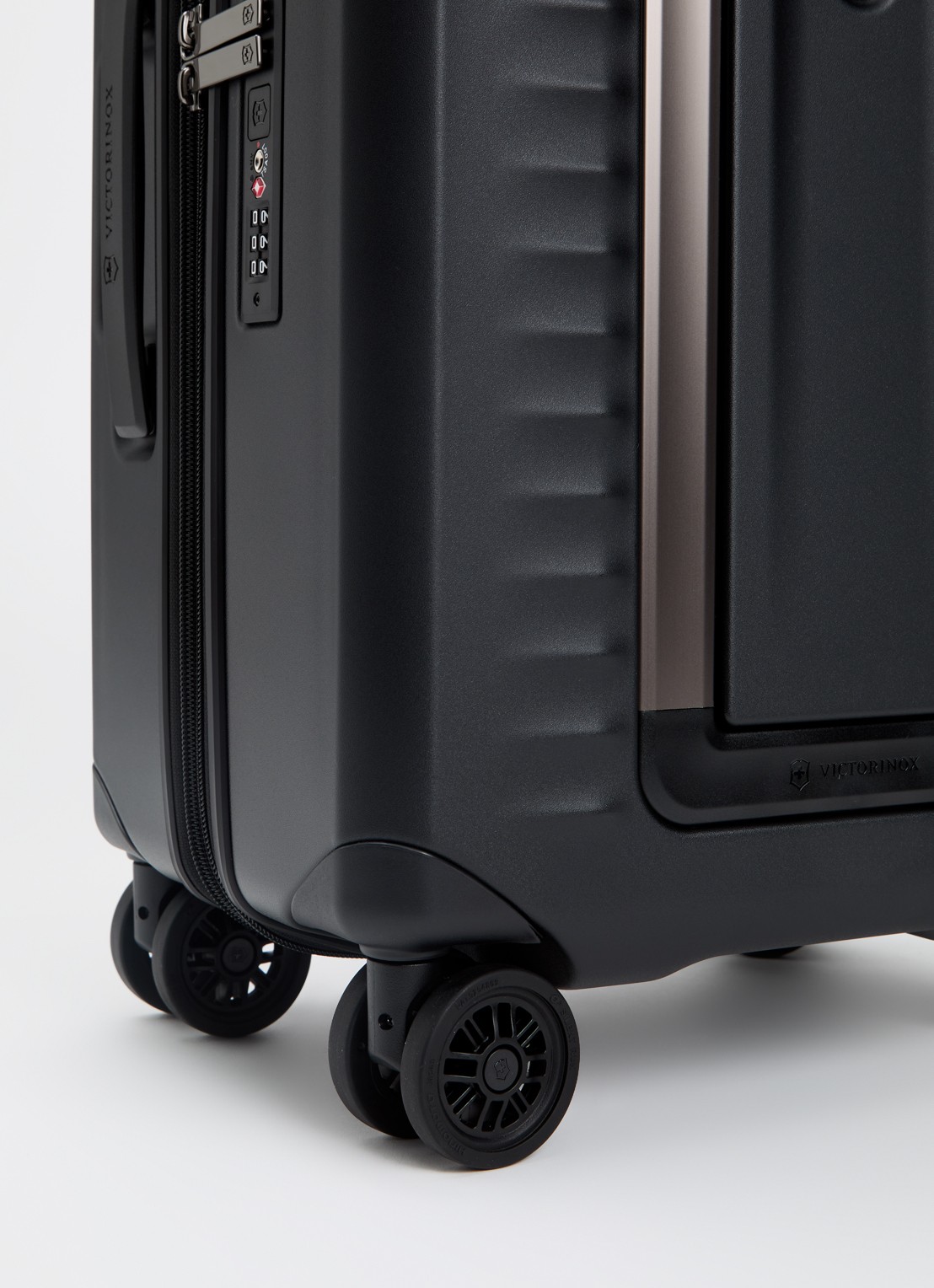 Victorinox Airox Advanced Frequent Flyer spinner 55 cm - detail 3 zwart
