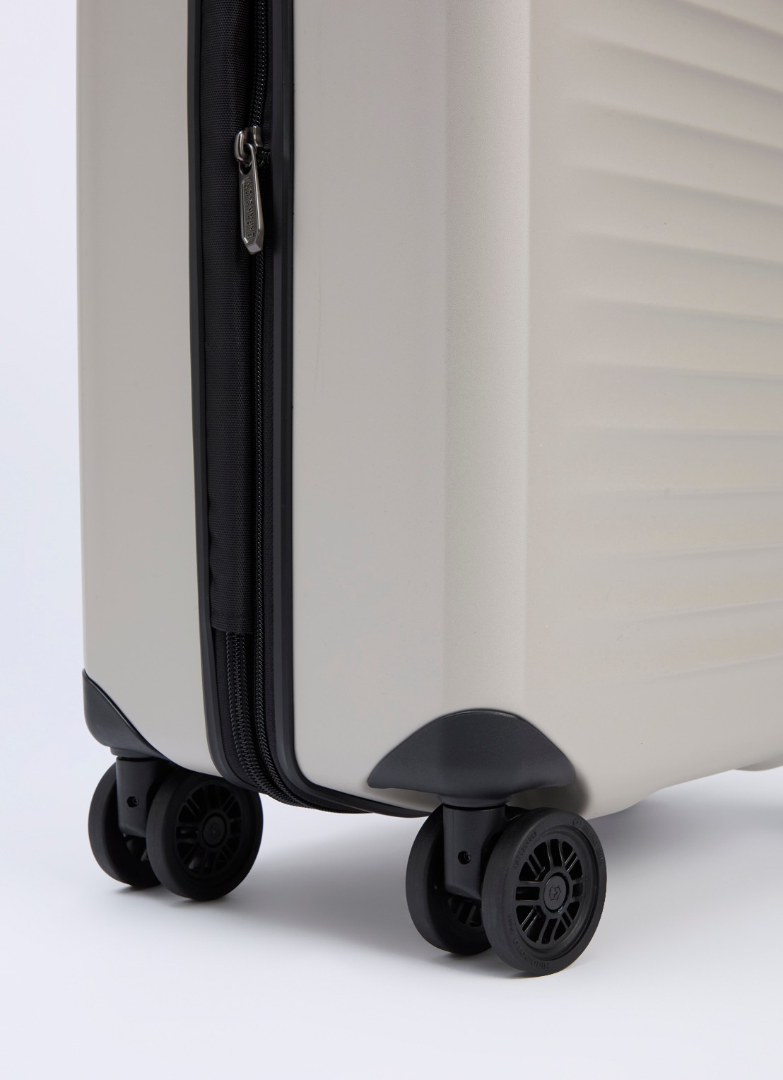 Victorinox Airox Advanced Frequent Flyer spinner 55 cm - detail lichtgrijs