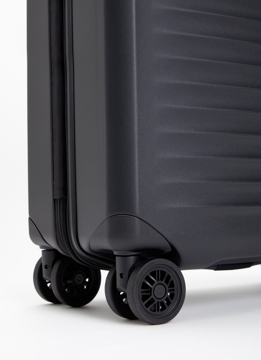 Victorinox Airox Advanced Global vergrootbare spinner 55 cm - detail zwart