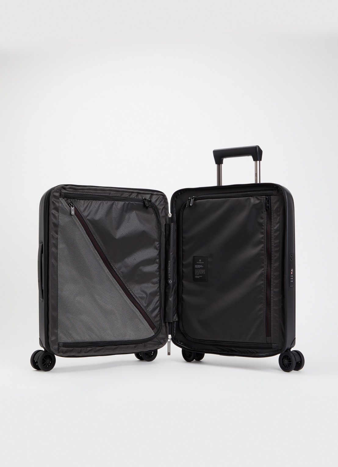 Victorinox Airox Advanced Global vergrootbare spinner 55 cm - voorkant 4 zwart