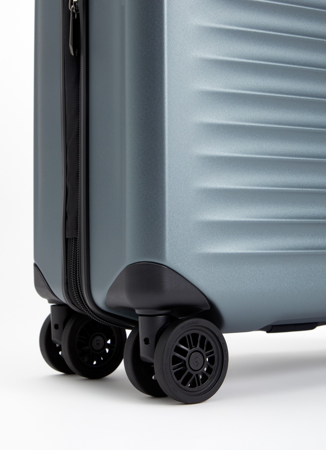 Victorinox Airox Advanced Global vergrootbare spinner 55 cm - detail grijs