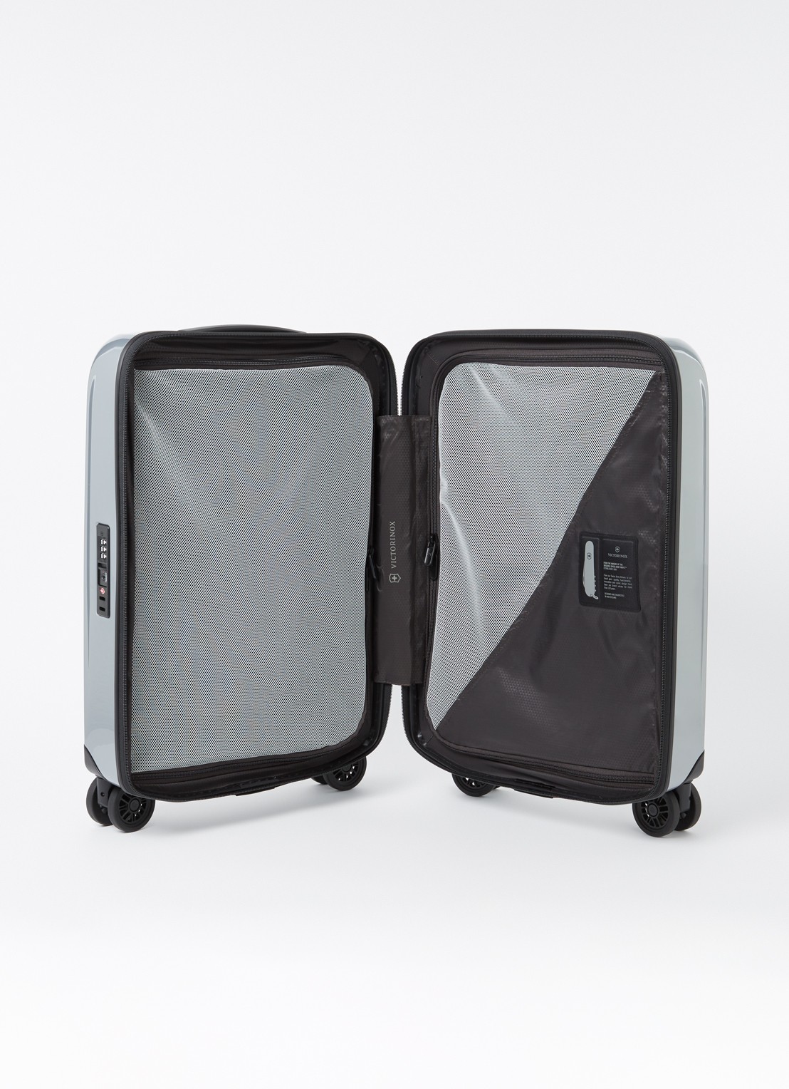 Victorinox Airox Global spinner 55 cm - detail 3 zilver