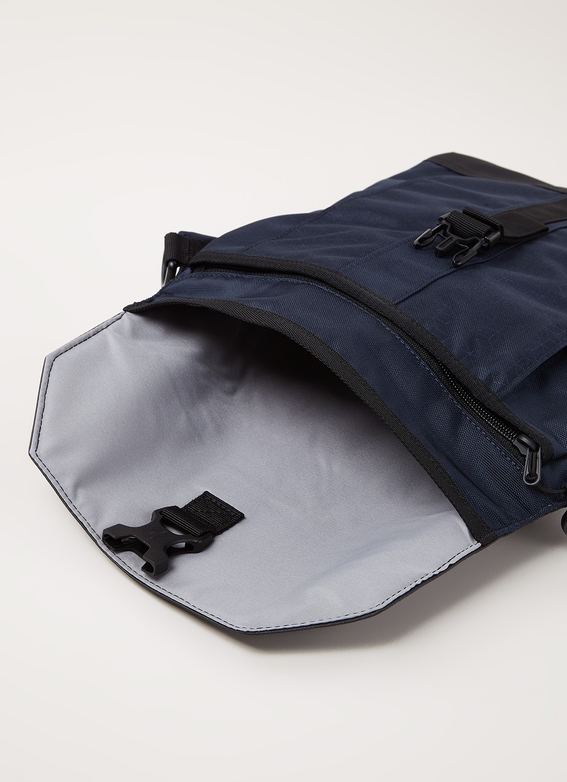 Victorinox Altmont Original schoudertas met tablet vak - detail 2 donkerblauw
