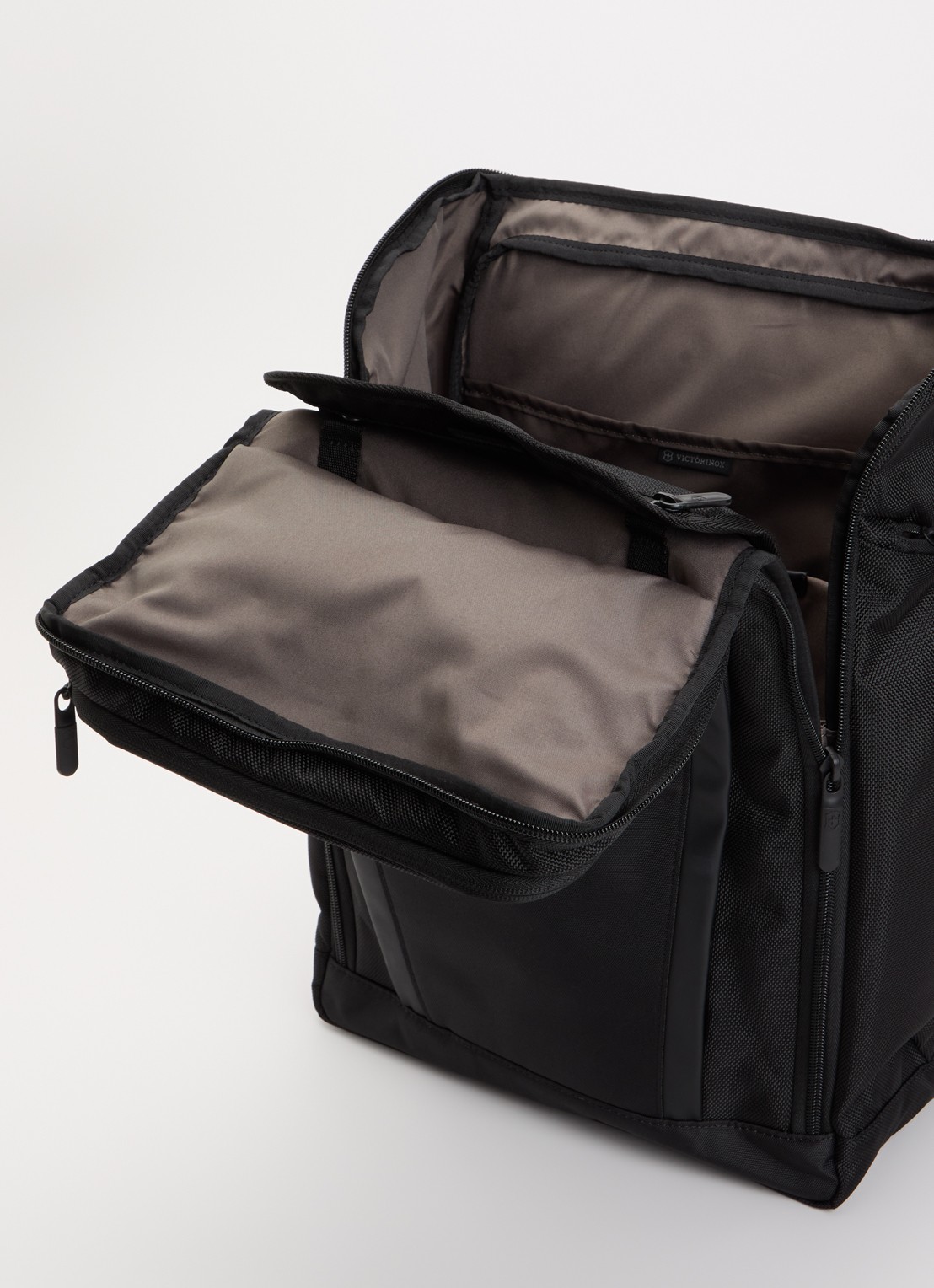Victorinox Altmont Professional Fliptop rugzak met 15 inch laptopvak - unisex - detail 3 zwart
