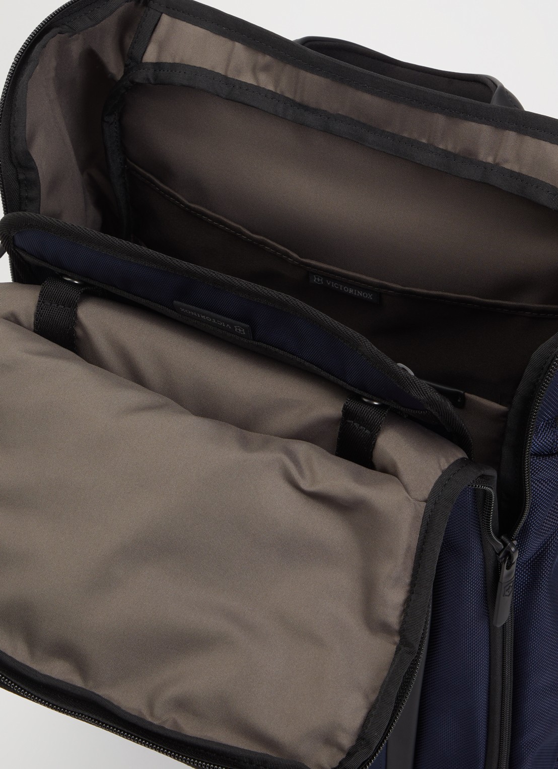 Victorinox Altmont Professional Fliptop rugzak met 15 inch laptopvak - unisex - detail 3 donkerblauw