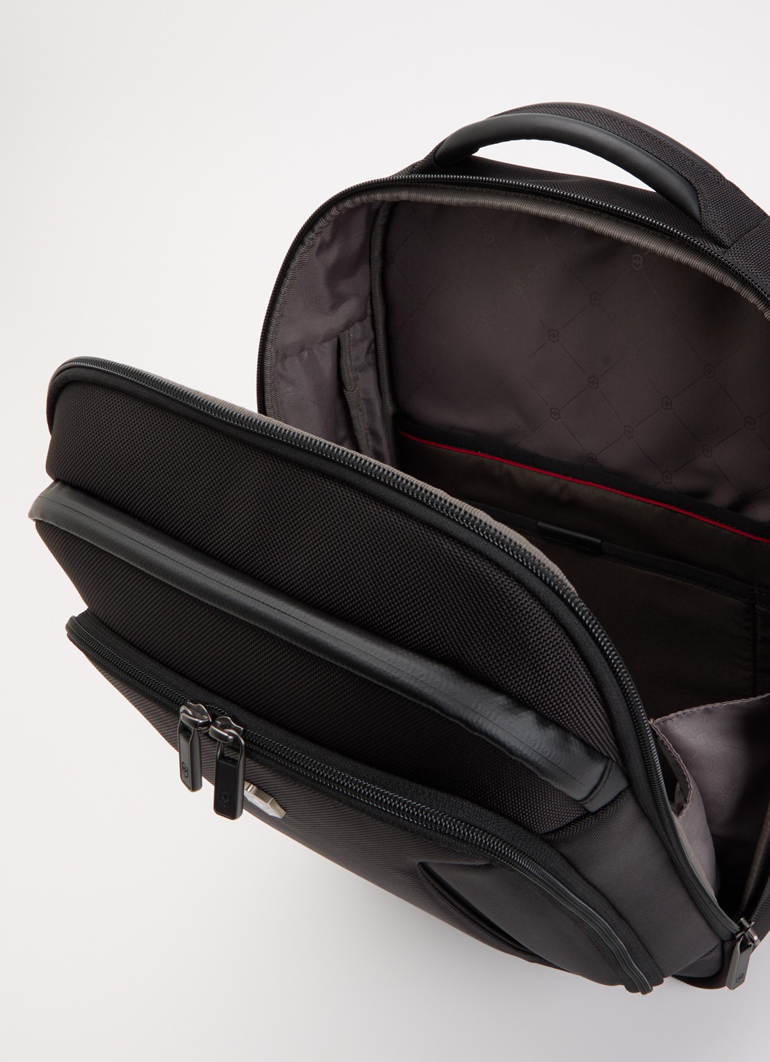 Victorinox Werks Traveler 7.0 Compact vergrootbare rugzak met 14 inch laptopvak - unisex - detail 2 zwart