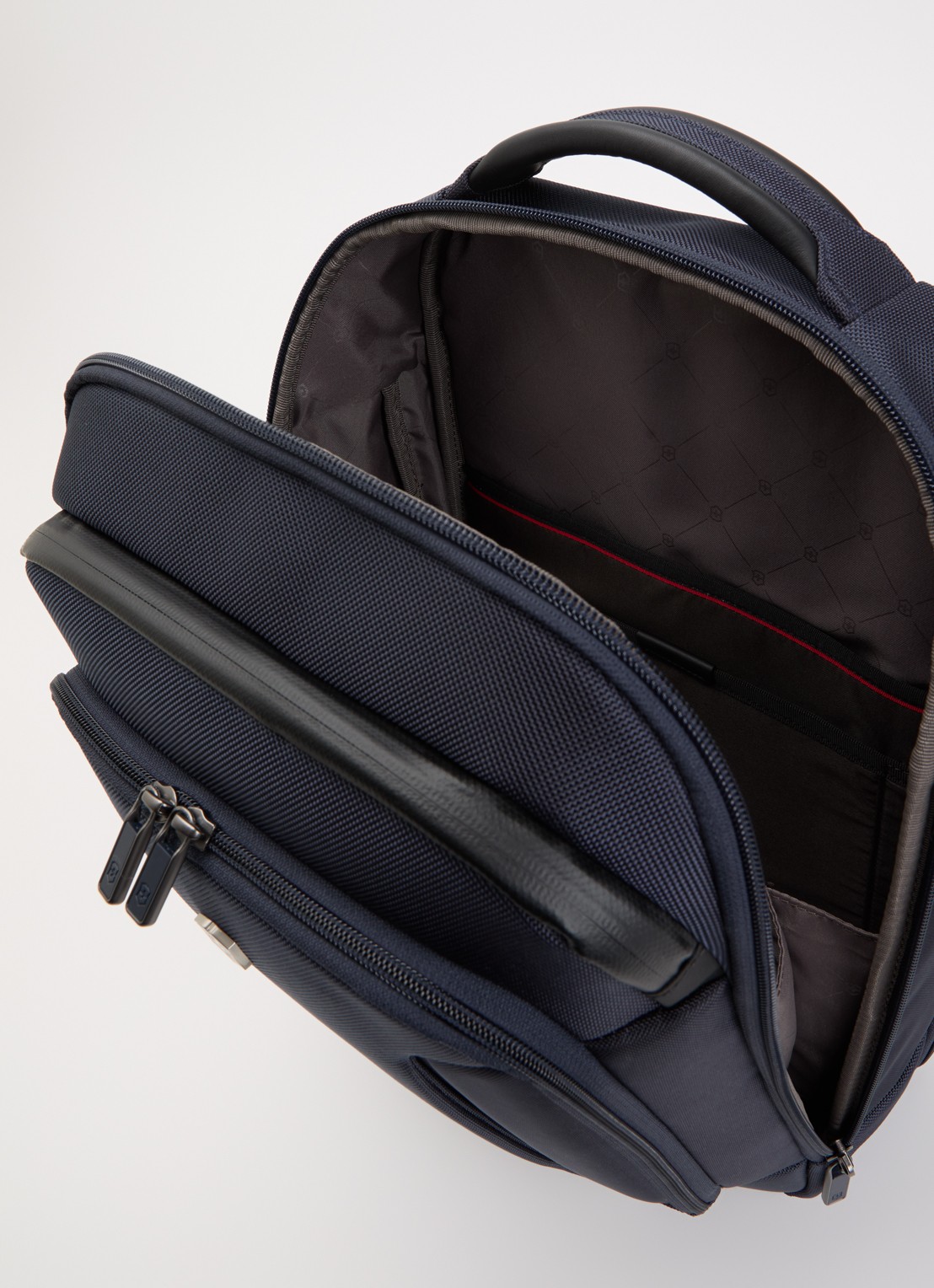 Victorinox Werks Traveler 7.0 Compact vergrootbare rugzak met 14 inch laptopvak - unisex - detail 2 donkerblauw