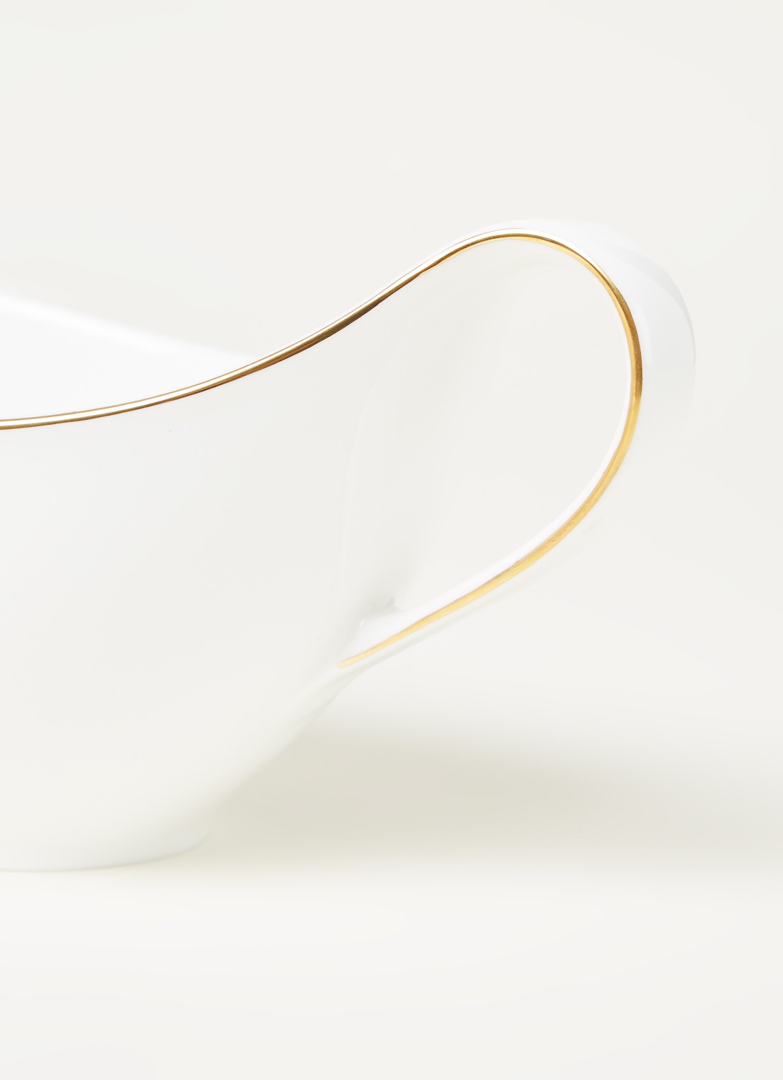 Villeroy & Boch Anmut Gold schenkkan 44 cl - detail gebroken wit