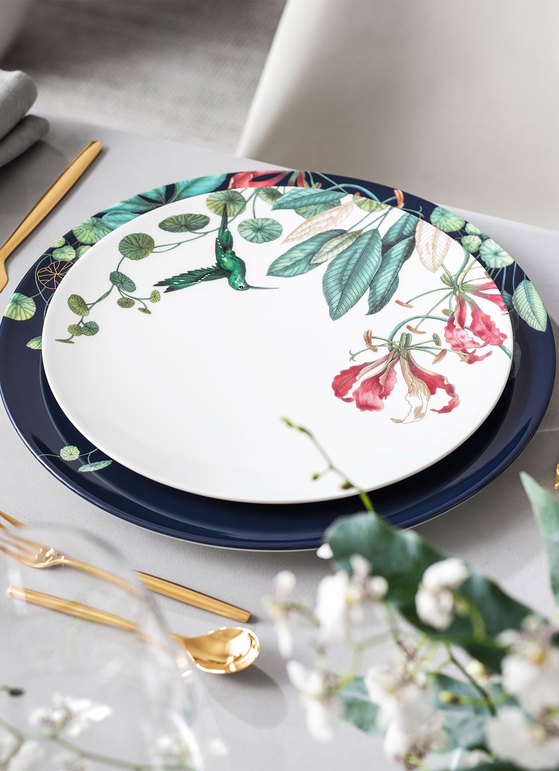 Villeroy & Boch Avarua serveerschaal 33 cm - voorkant 2 donkerblauw