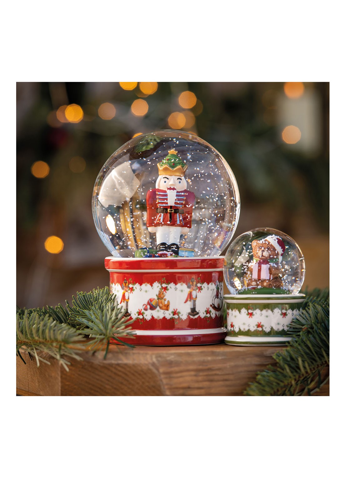 Villeroy & Boch Christmas Toys sneeuwbol 17 cm - detail 6 steenrood