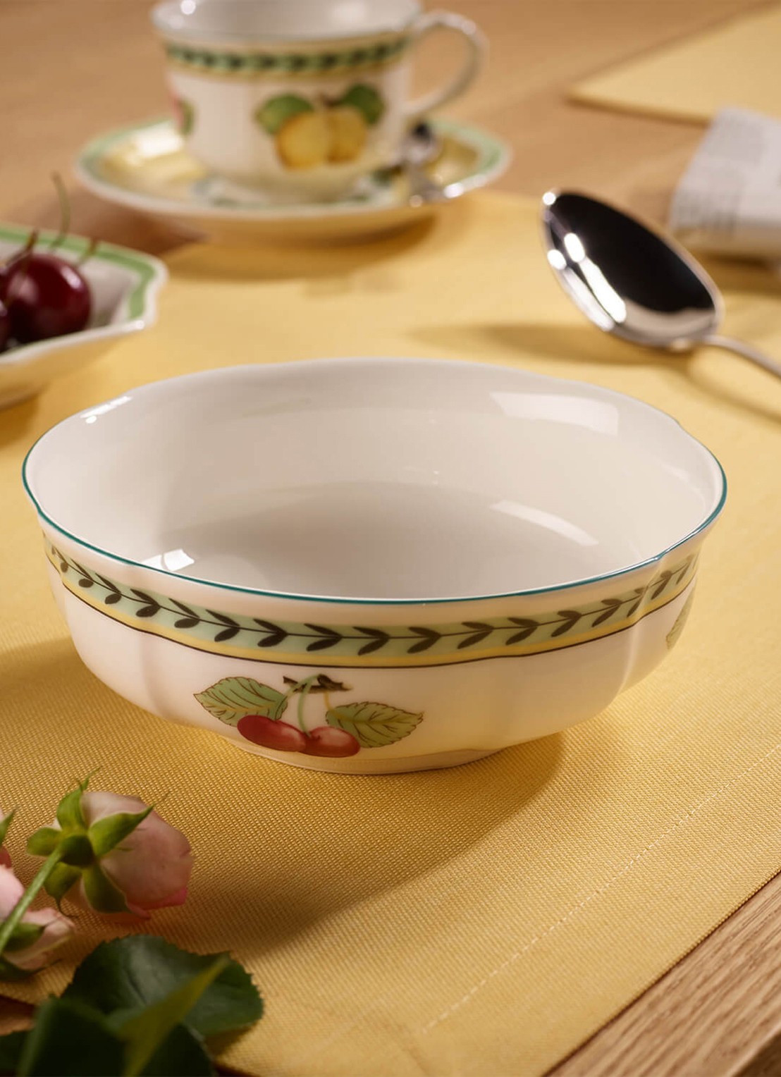 Villeroy & Boch French Garden Fleurence kom 15 cm - voorkant 2 gebroken wit